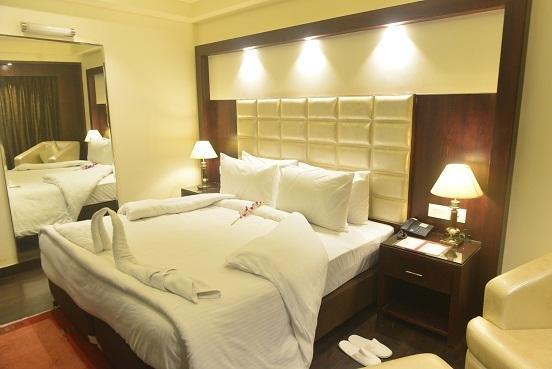 Vijay Intercontinental Otel Kanpur Dış mekan fotoğraf