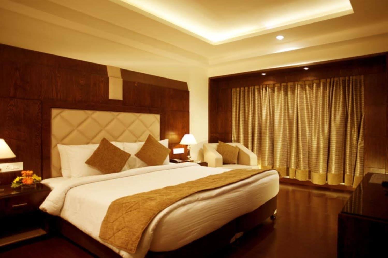 Vijay Intercontinental Otel Kanpur Dış mekan fotoğraf